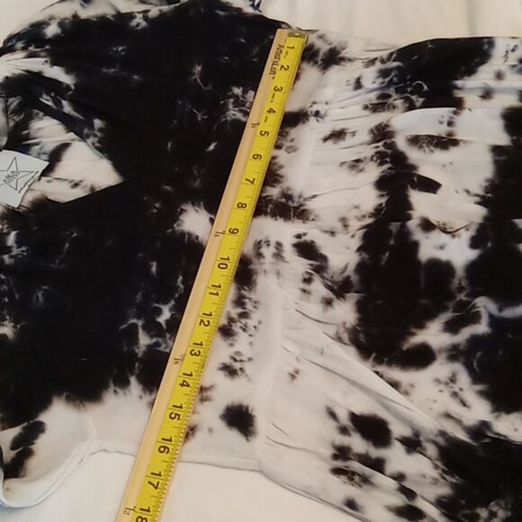 Area Women's Printed Three Quarter Sleeve V-neck Mini Dress. SMALL 100% Viscose - Picture 6 of 8